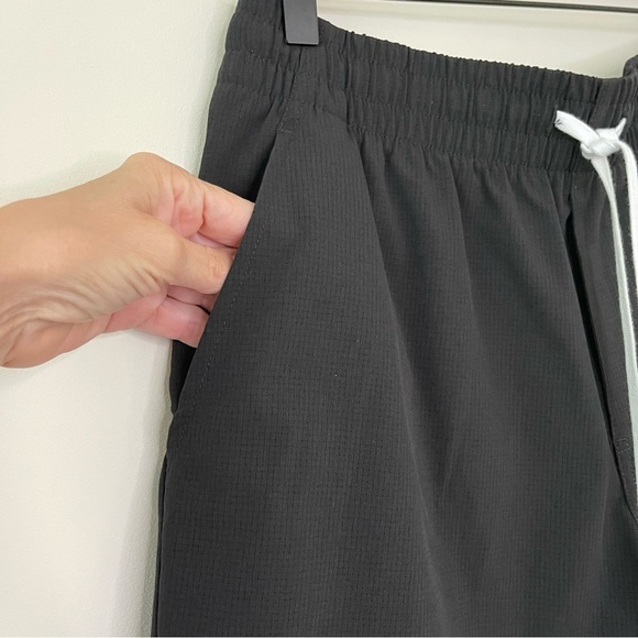 Puma Golf's 101 Vented 7'' Golf Short with Duvin collab  Size M vacation - Picture 3 of 11